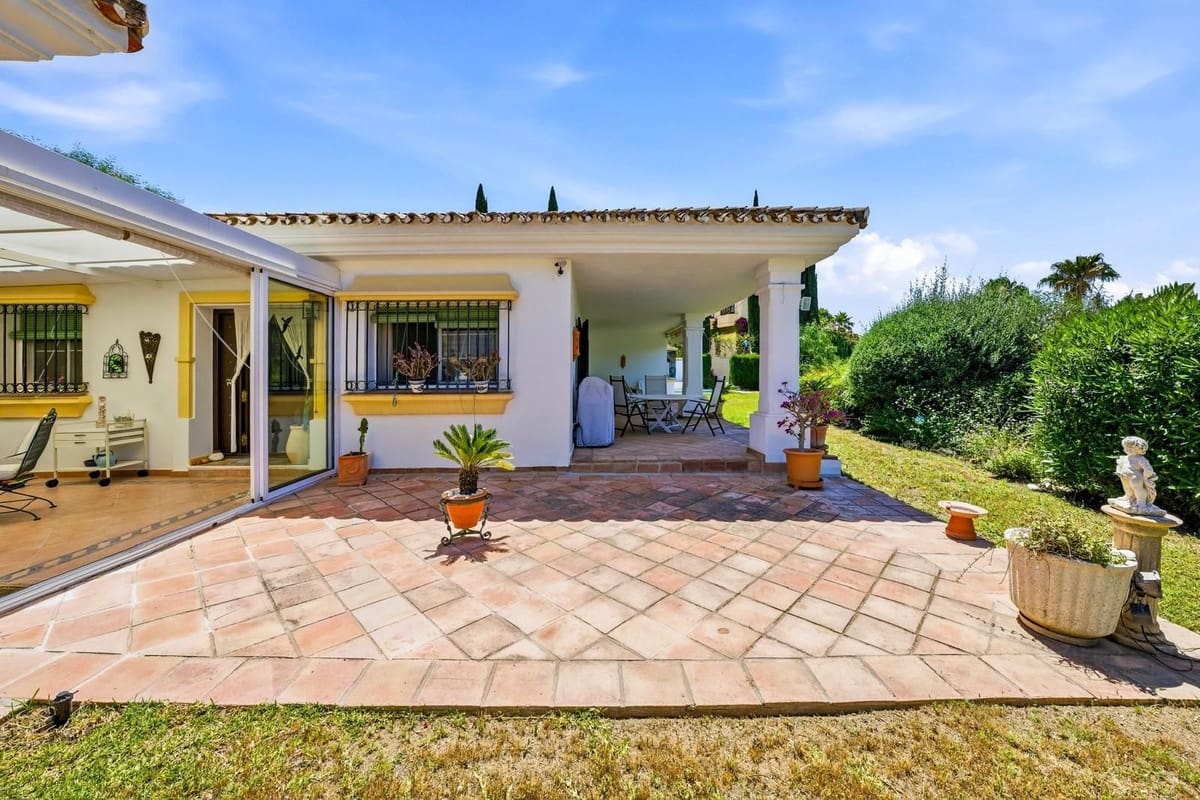 2 soveværelse Villa til salg i Benahavis med swimmingpool - € 1.190.000 (Ref: 9922607)