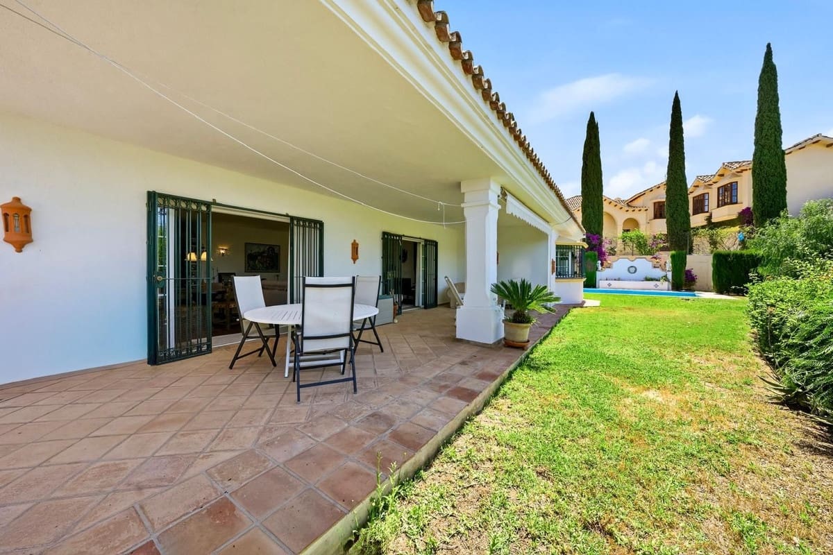 2 soveværelse Villa til salg i Benahavis med swimmingpool - € 1.190.000 (Ref: 9922607)