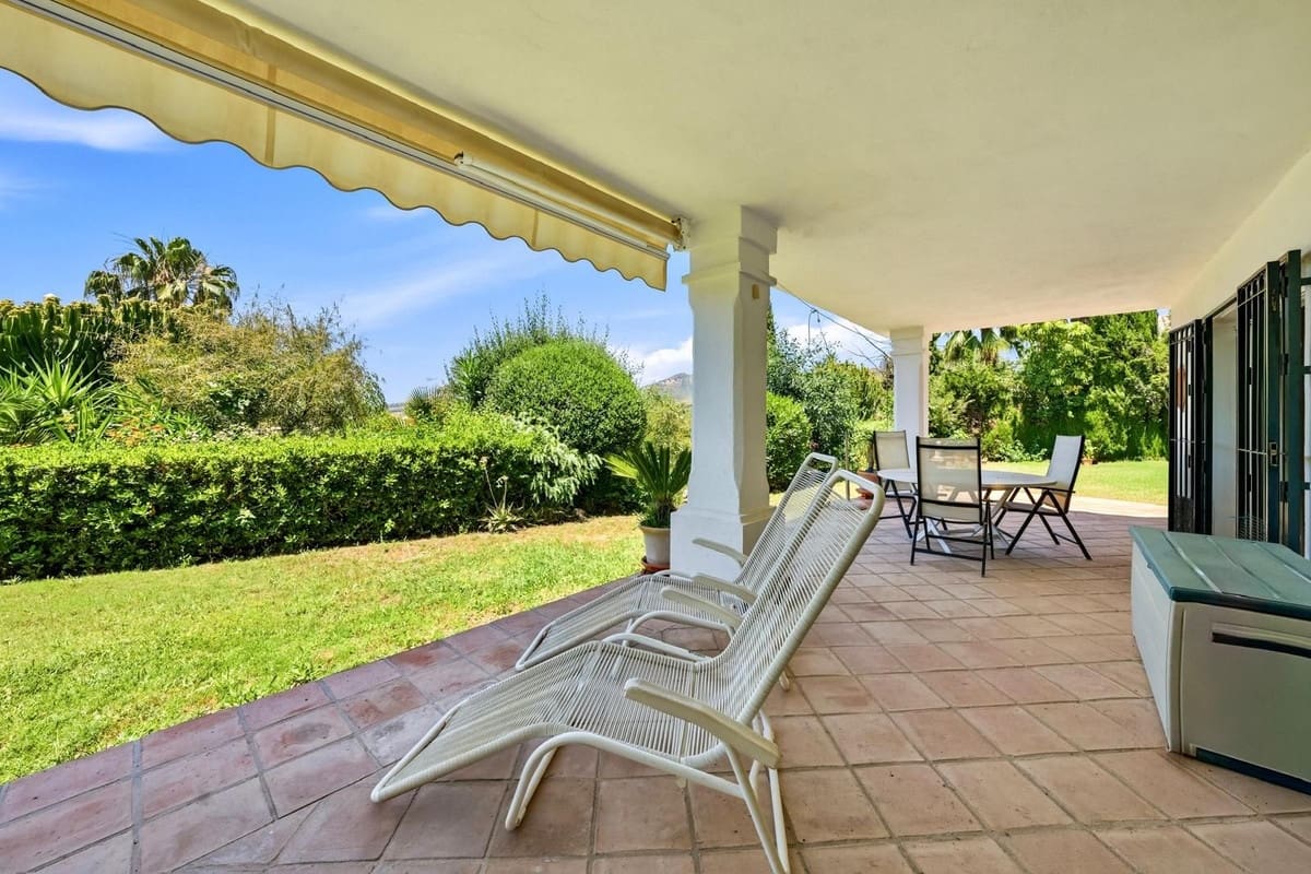 2 soveværelse Villa til salg i Benahavis med swimmingpool - € 1.190.000 (Ref: 9922607)