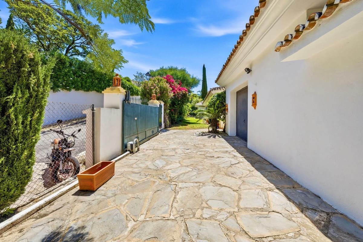 2 soveværelse Villa til salg i Benahavis med swimmingpool - € 1.190.000 (Ref: 9922607)