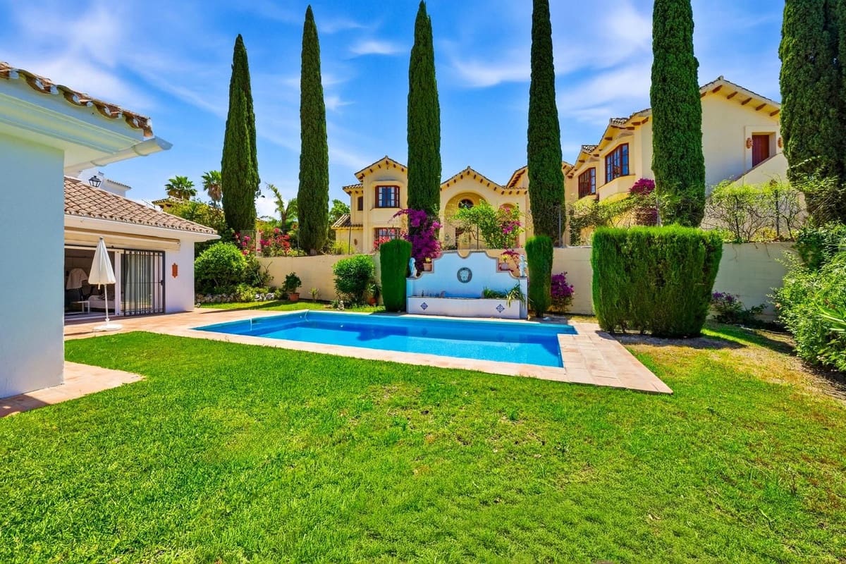 2 soveværelse Villa til salg i Benahavis med swimmingpool - € 1.190.000 (Ref: 9922607)