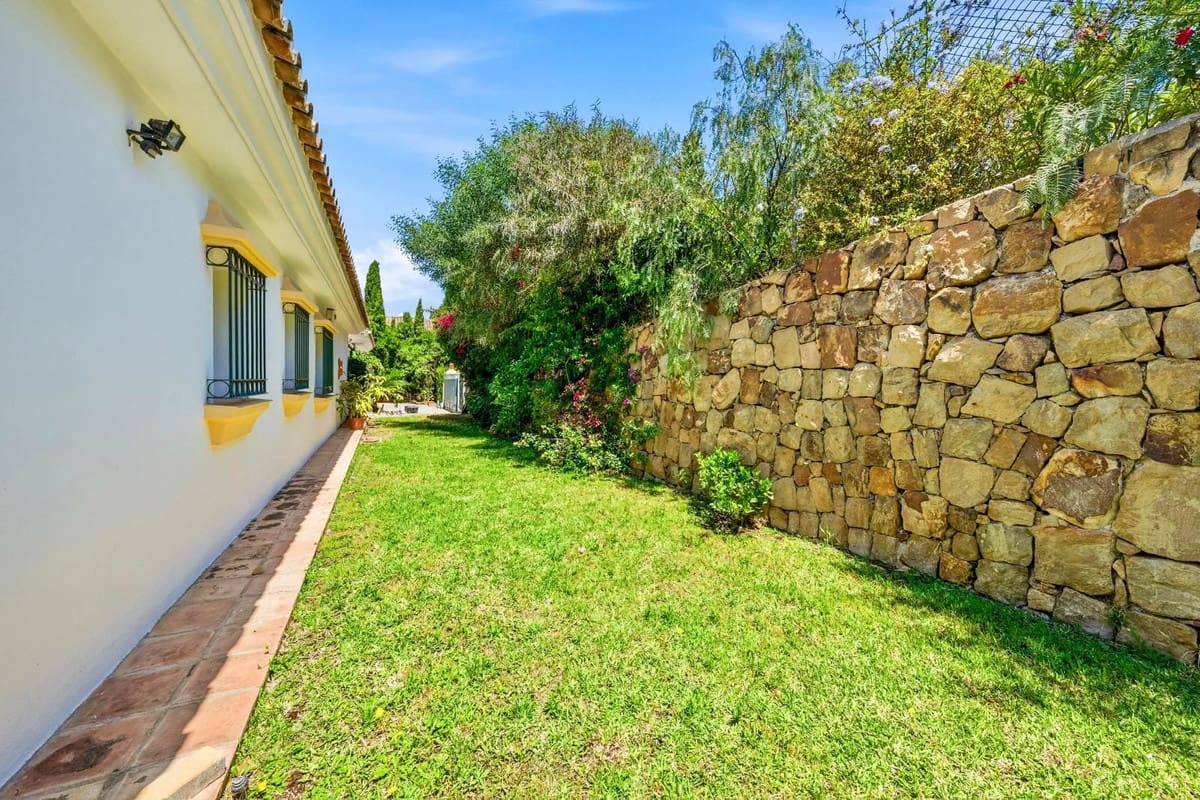 2 soveværelse Villa til salg i Benahavis med swimmingpool - € 1.190.000 (Ref: 9922607)