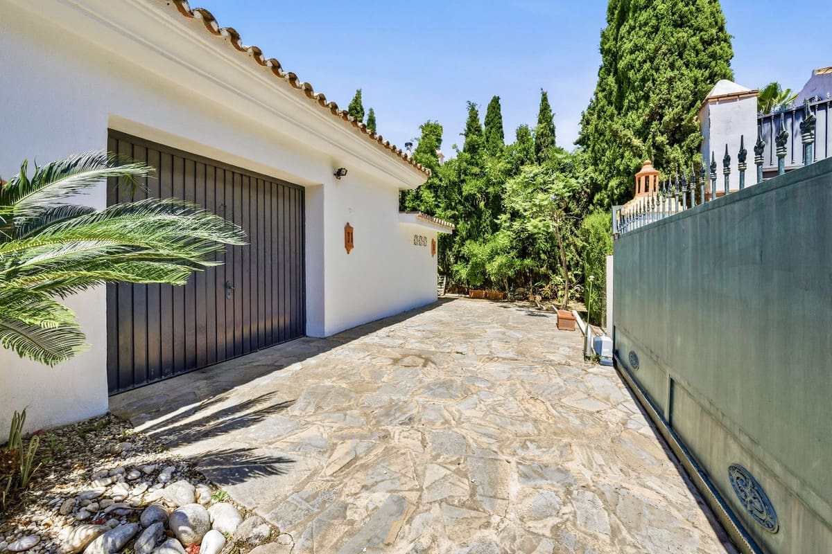 2 soveværelse Villa til salg i Benahavis med swimmingpool - € 1.190.000 (Ref: 9922607)