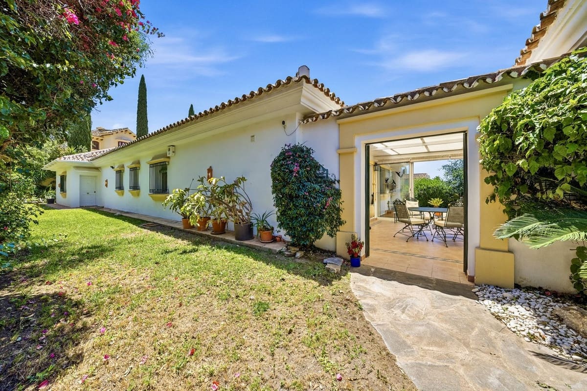 2 soveværelse Villa til salg i Benahavis med swimmingpool - € 1.190.000 (Ref: 9922607)