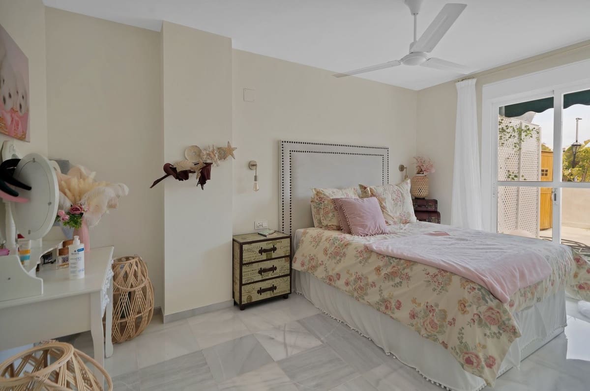 2 Zimmer Apartment zu verkaufen in Nueva Andalucia - 460.000 € (Ref: 9922609)