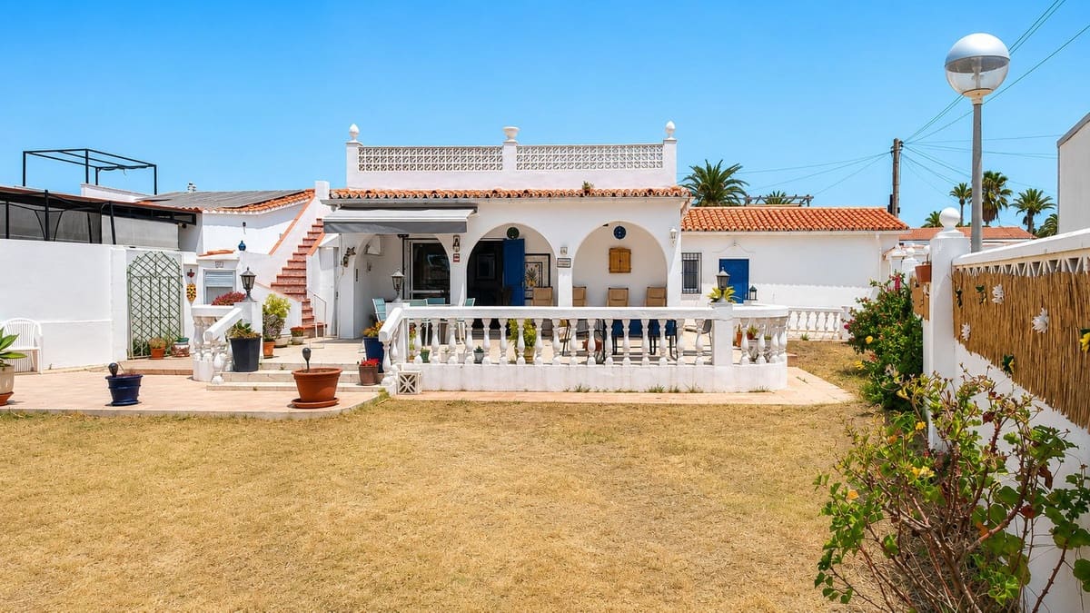 2 bedroom Villa for sale in El Faro with pool - € 475,000 (Ref: 9987089)
