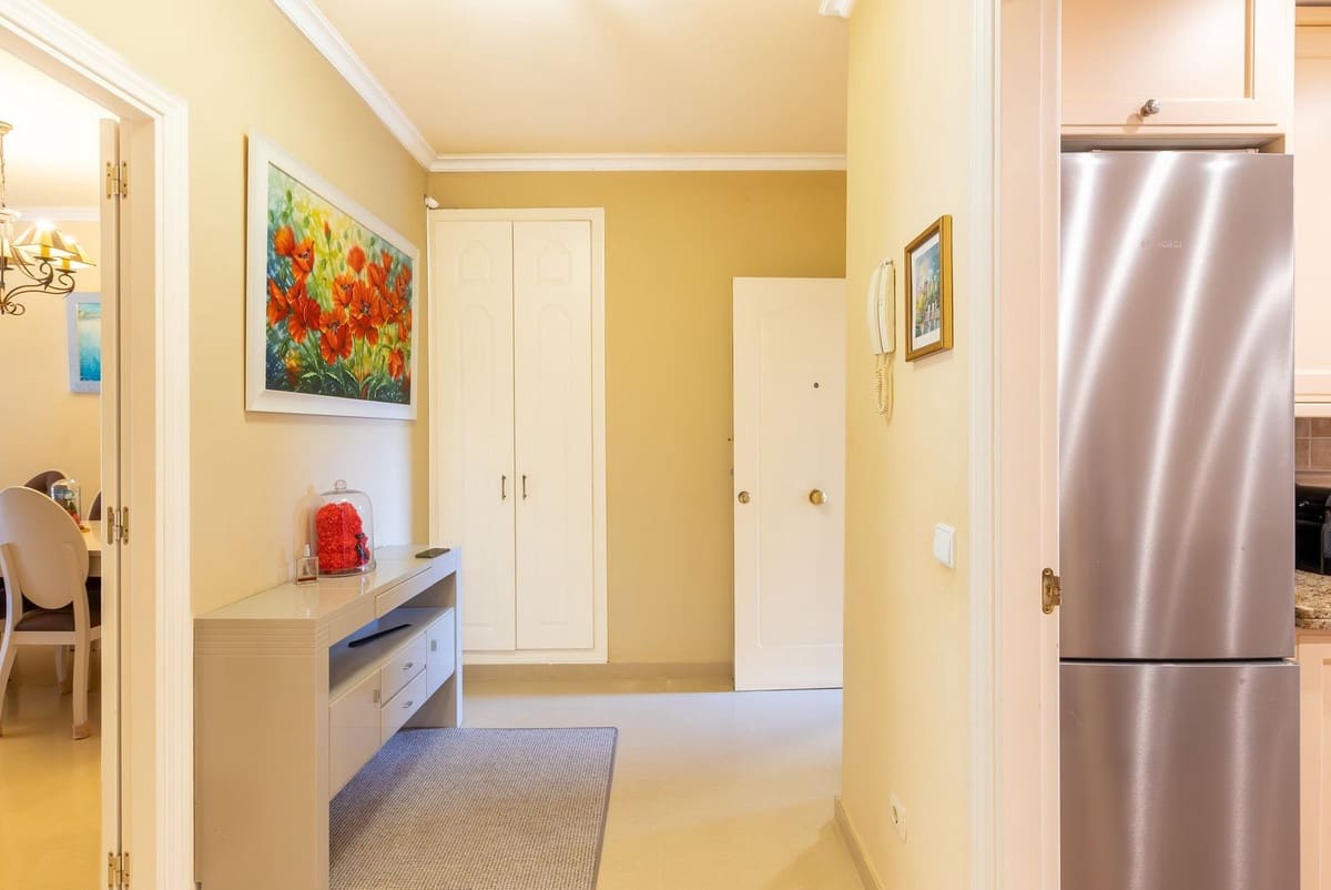 2 bedroom Apartment for sale in Puerto Banus with pool - € 750,000 (Ref: 9987090)