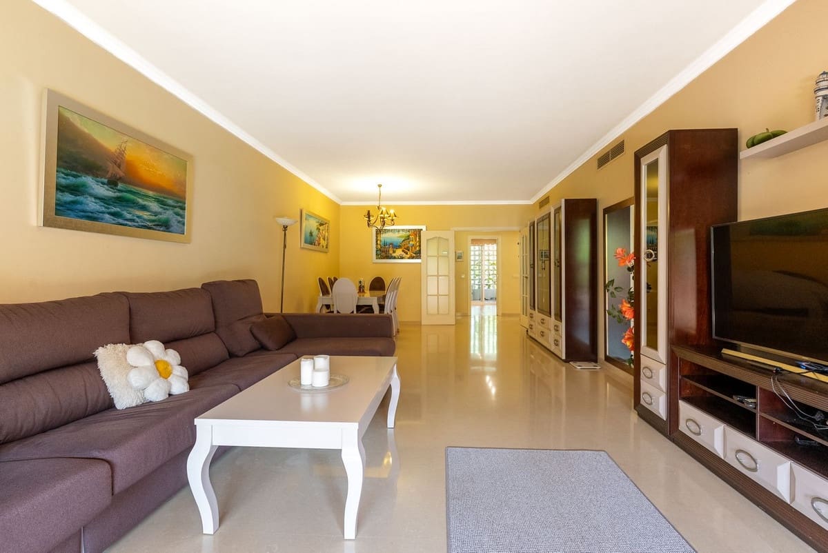 2 bedroom Apartment for sale in Puerto Banus with pool - € 750,000 (Ref: 9987090)