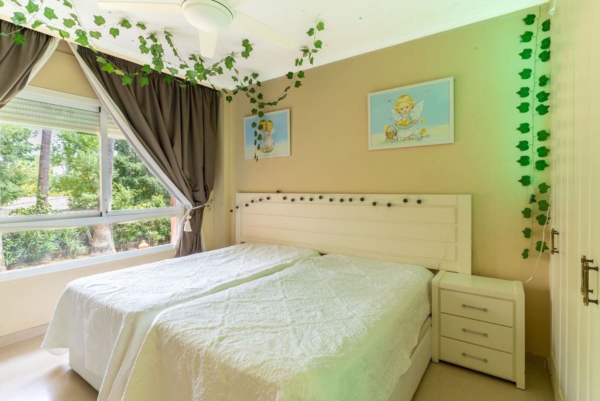 2 bedroom Apartment for sale in Puerto Banus with pool - € 750,000 (Ref: 9987090)
