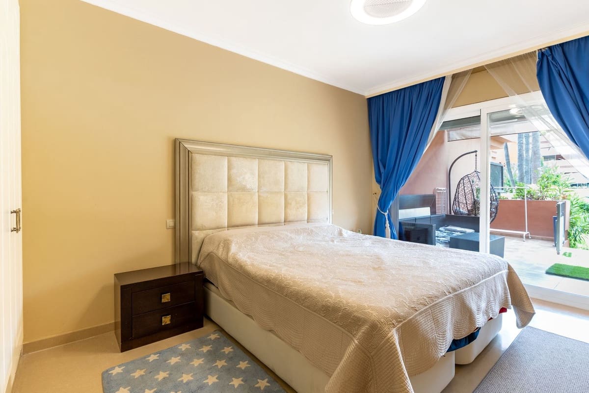 2 bedroom Apartment for sale in Puerto Banus with pool - € 750,000 (Ref: 9987090)
