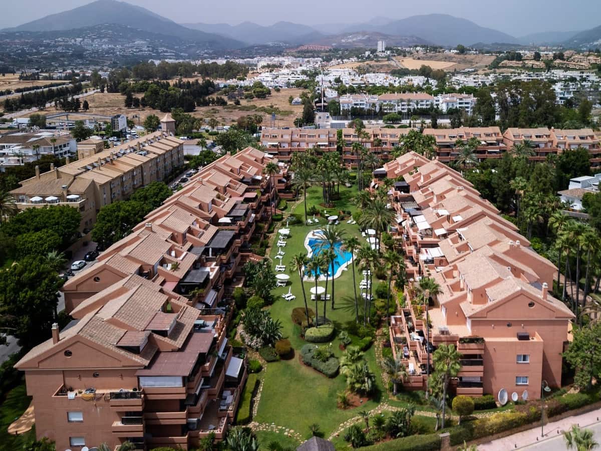 2 bedroom Apartment for sale in Puerto Banus with pool - € 750,000 (Ref: 9987090)
