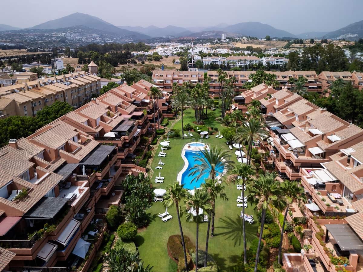 2 bedroom Apartment for sale in Puerto Banus with pool - € 750,000 (Ref: 9987090)