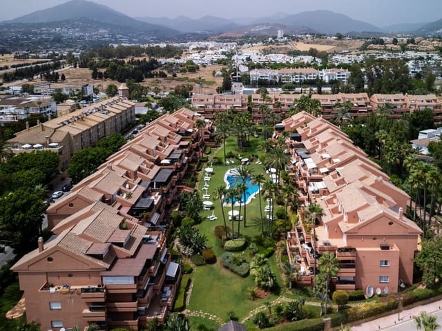 2 bedroom Apartment for sale in Puerto Banus, Marbella with pool - € 750,000 (Ref: 9987090)