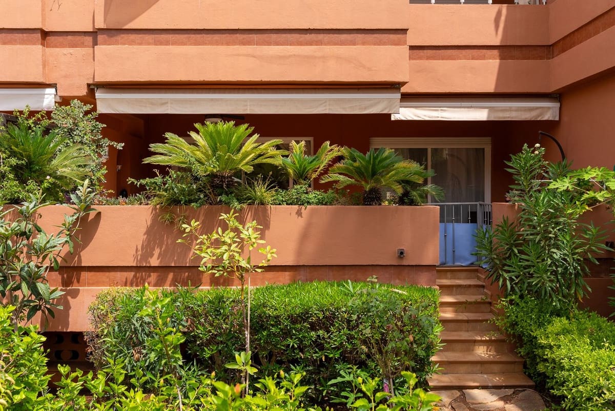 2 bedroom Apartment for sale in Puerto Banus with pool - € 750,000 (Ref: 9987090)