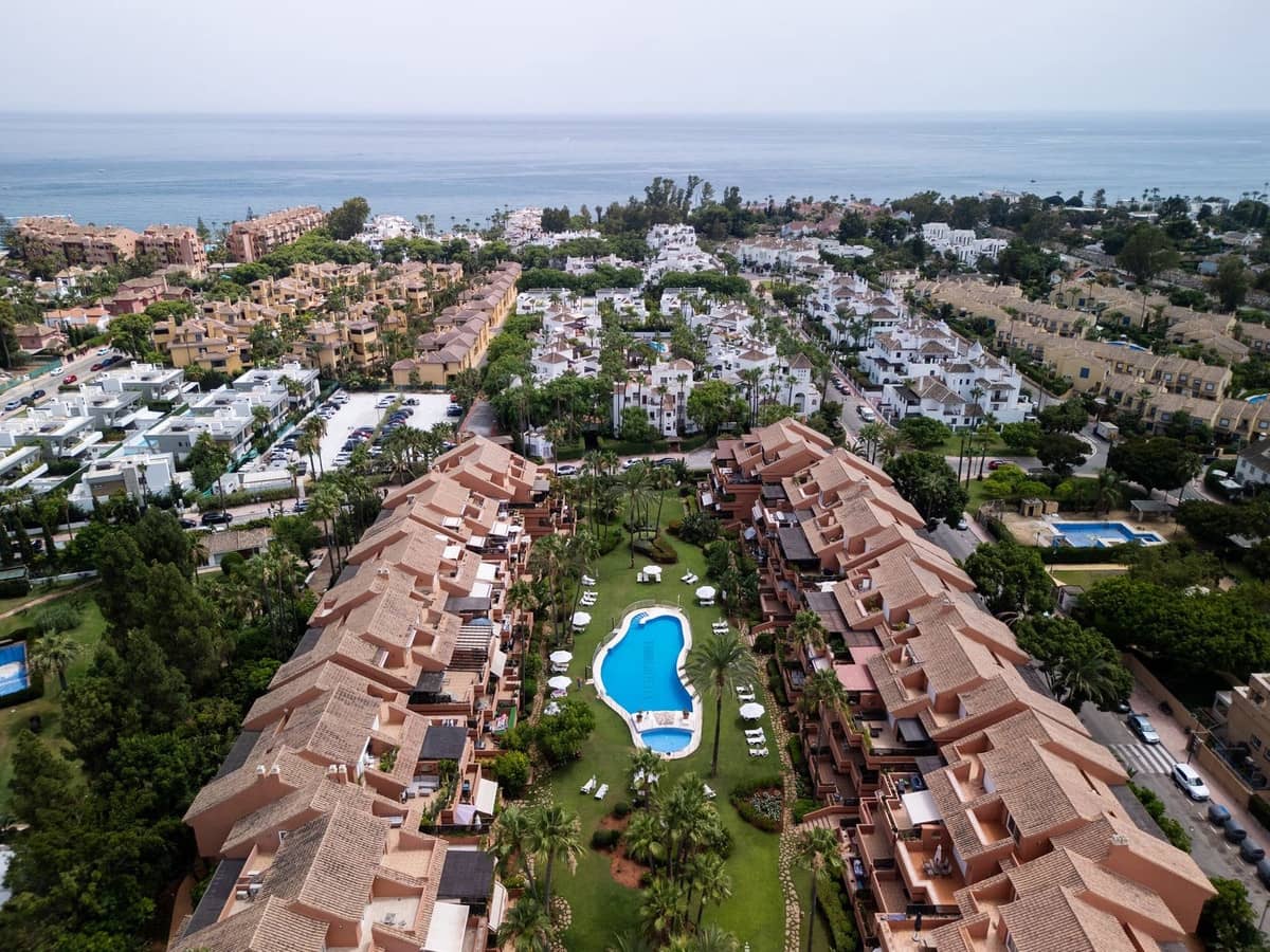 2 bedroom Apartment for sale in Puerto Banus with pool - € 750,000 (Ref: 9987090)