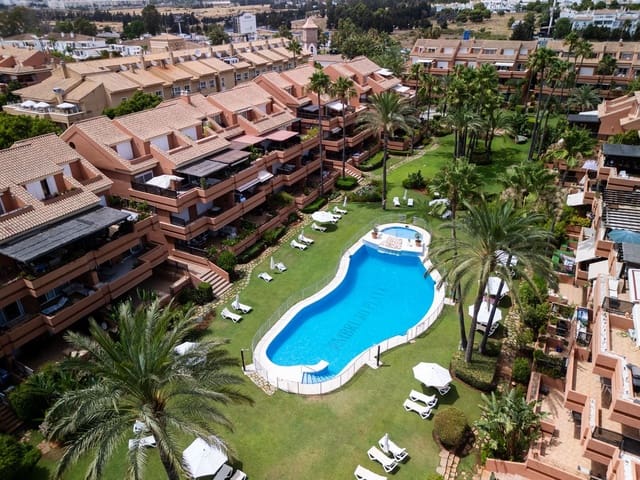 2 bedroom Apartment for sale in Puerto Banus, Marbella with pool - € 750,000 (Ref: 9987090)