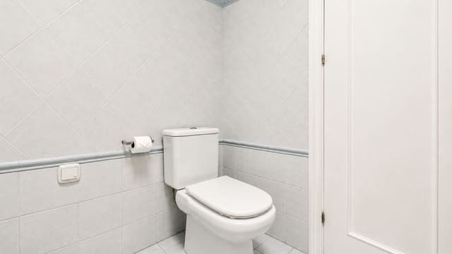 Apartamento de 3 habitaciones en Parque Central, Estepona en venta con piscina - 650.000 € (Ref: 9987092)
