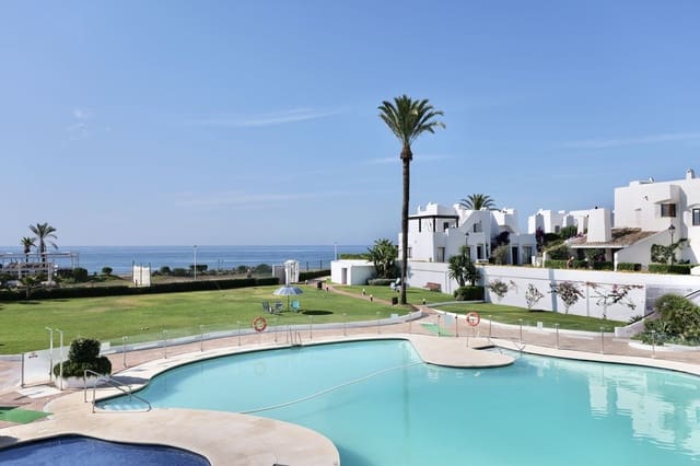 Apartamento de 3 habitaciones en Parque Central, Estepona en venta con piscina - 650.000 € (Ref: 9987092)