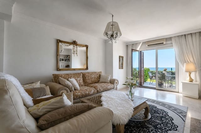 Apartamento de 3 habitaciones en Parque Central, Estepona en venta con piscina - 650.000 € (Ref: 9987092)