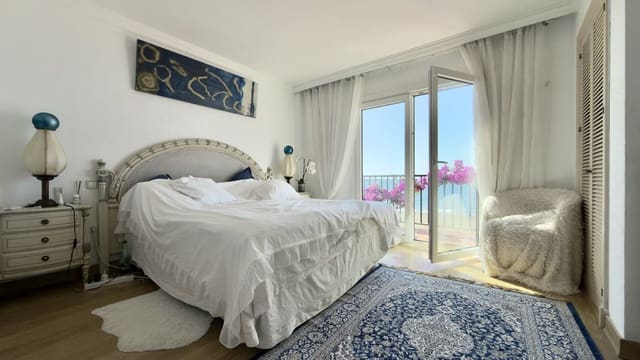 Apartamento de 3 habitaciones en Parque Central, Estepona en venta con piscina - 650.000 € (Ref: 9987092)
