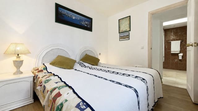 Apartamento de 3 habitaciones en Parque Central, Estepona en venta con piscina - 650.000 € (Ref: 9987092)