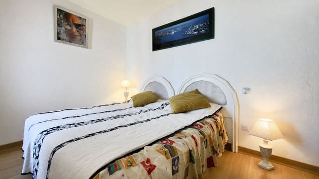 Apartamento de 3 habitaciones en Parque Central, Estepona en venta con piscina - 650.000 € (Ref: 9987092)