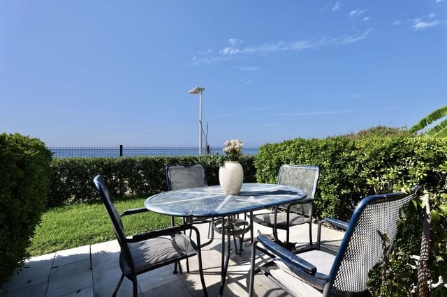 Apartamento de 3 habitaciones en Parque Central, Estepona en venta con piscina - 650.000 € (Ref: 9987092)