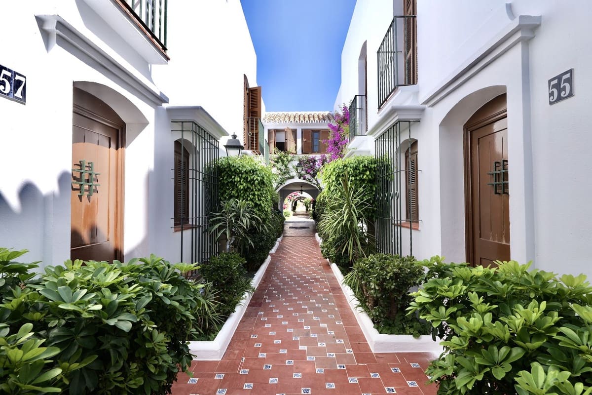 3 soveværelse Lejlighed til salg i Estepona med swimmingpool - € 650.000 (Ref: 9987092)