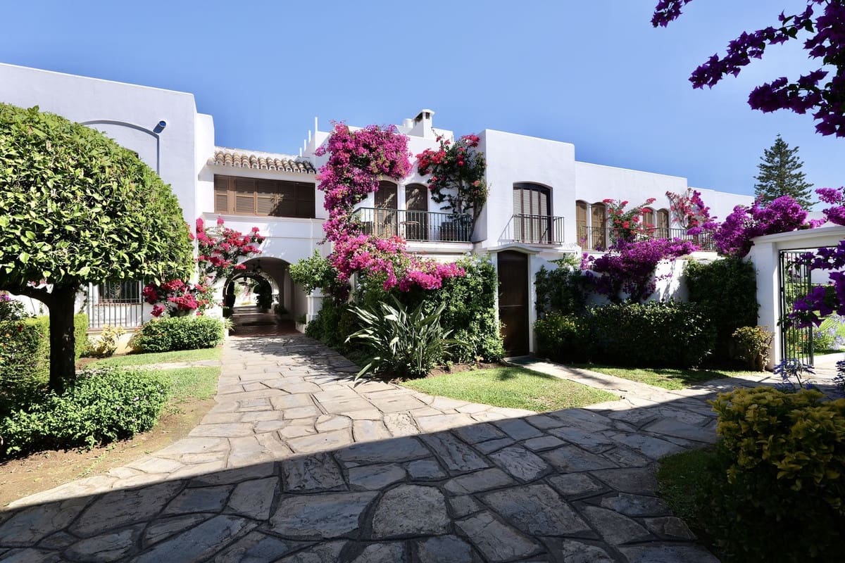 3 soveværelse Lejlighed til salg i Estepona med swimmingpool - € 650.000 (Ref: 9987092)