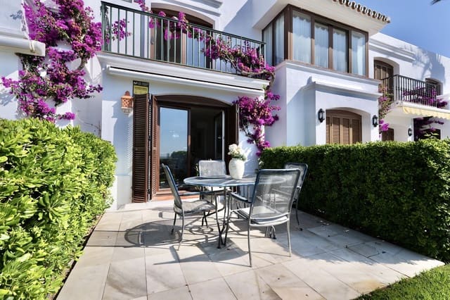 Apartamento de 3 habitaciones en Parque Central, Estepona en venta con piscina - 650.000 € (Ref: 9987092)