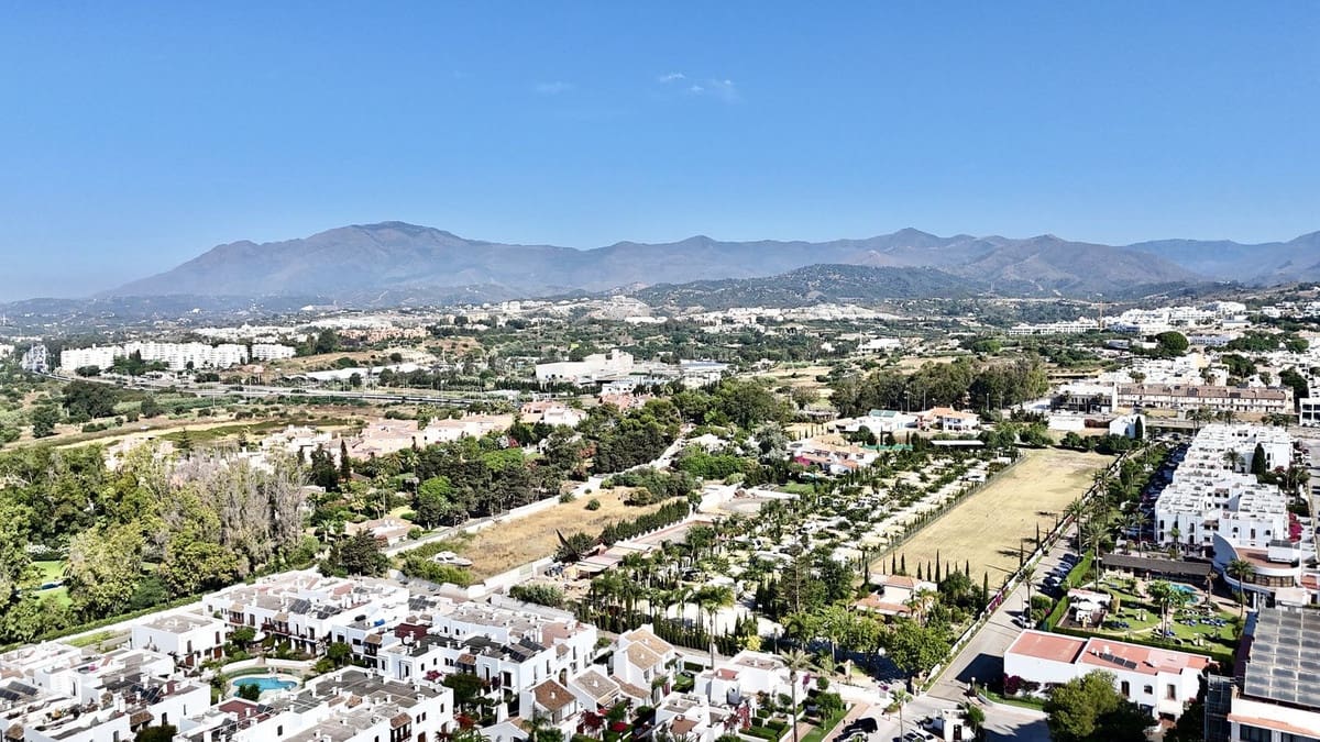 3 soveværelse Lejlighed til salg i Estepona med swimmingpool - € 650.000 (Ref: 9987092)