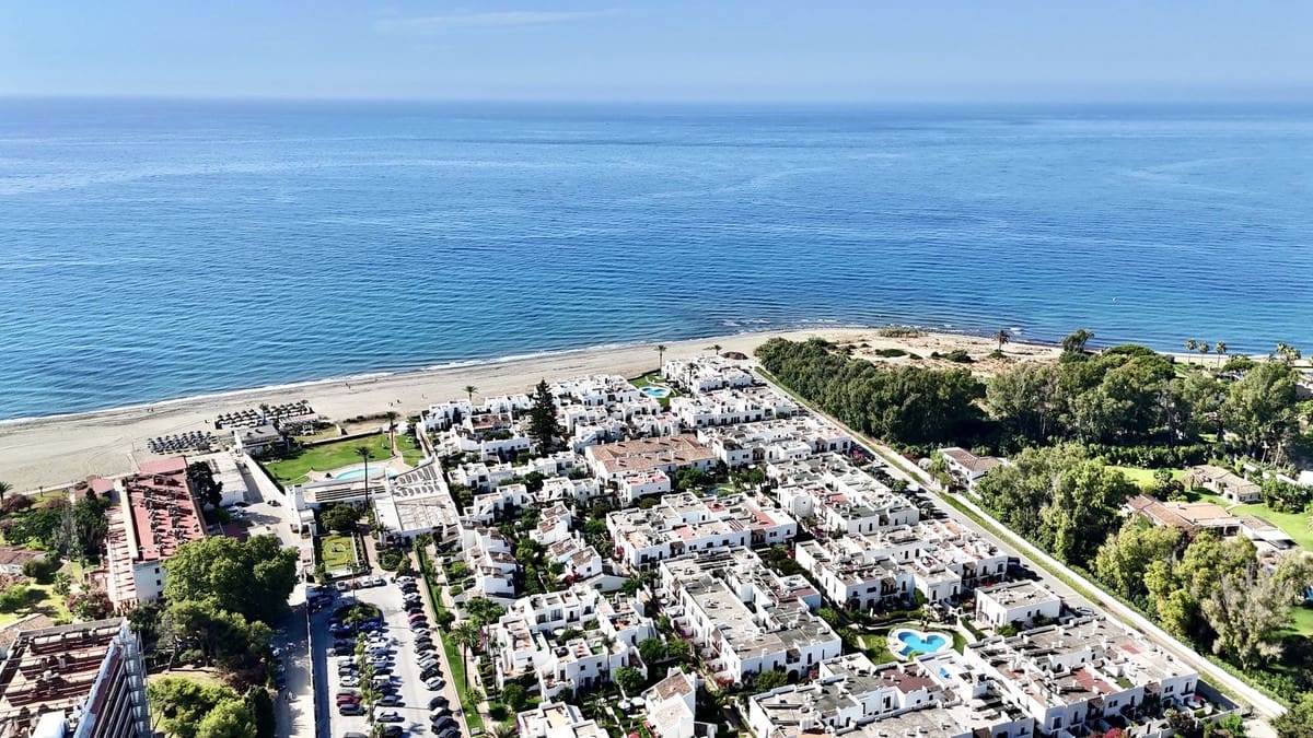 3 soveværelse Lejlighed til salg i Estepona med swimmingpool - € 650.000 (Ref: 9987092)