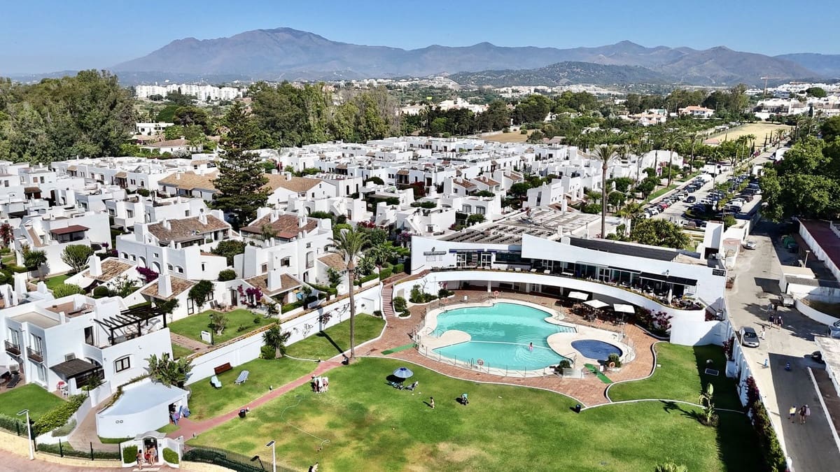 3 soveværelse Lejlighed til salg i Estepona med swimmingpool - € 650.000 (Ref: 9987092)