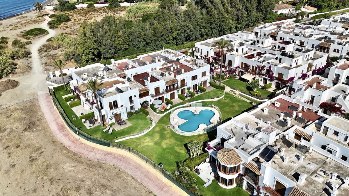 3 soveværelse Lejlighed til salg i Estepona med swimmingpool - € 650.000 (Ref: 9987092)