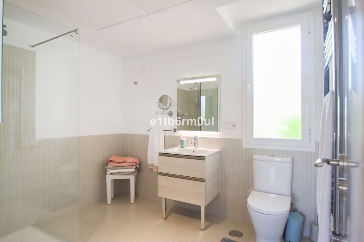 3 bedroom Penthouse for sale in Golden Mile with pool - € 795,000 (Ref: 9987093)