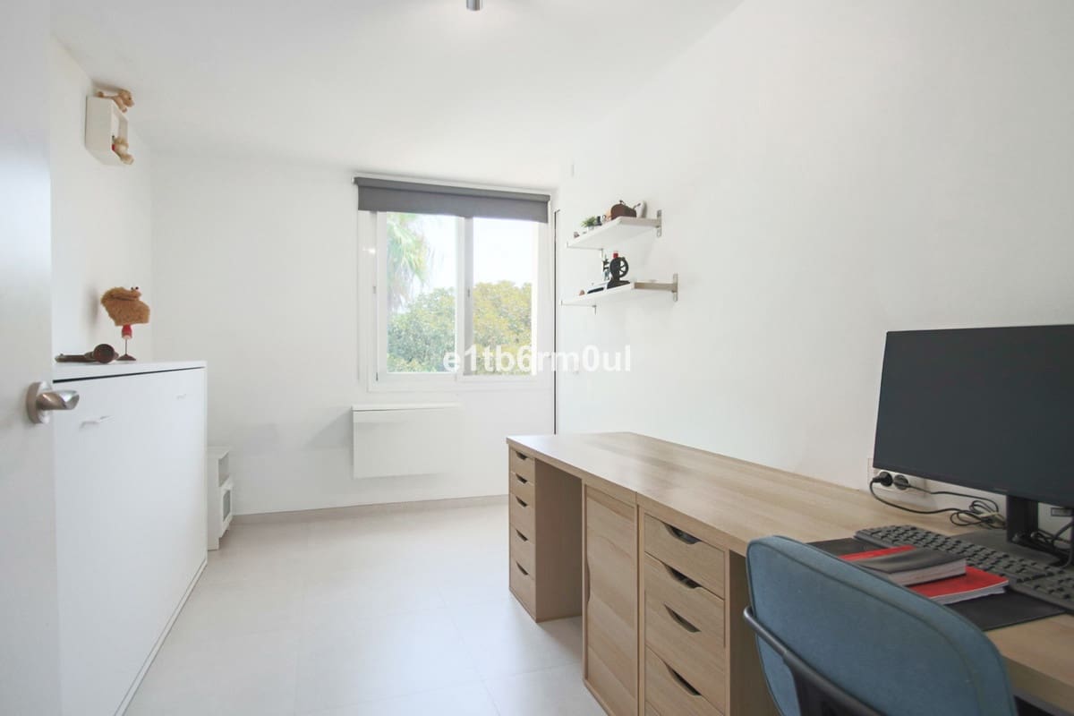 3 bedroom Penthouse for sale in Golden Mile with pool - € 795,000 (Ref: 9987093)
