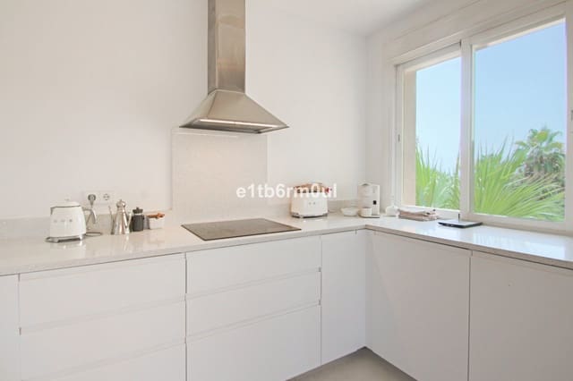 3 bedroom Penthouse for sale in Lomas De Marbella, Marbella with pool - € 795,000 (Ref: 9987093)