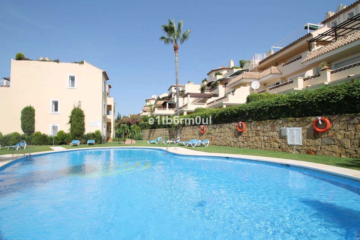 3 bedroom Penthouse for sale in Golden Mile with pool - € 795,000 (Ref: 9987093)