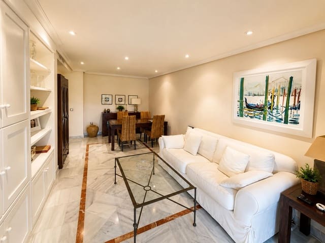 Apartamento de 2 habitaciones en Puerto Banus, Marbella en venta - 570.000 € (Ref: 9987094)