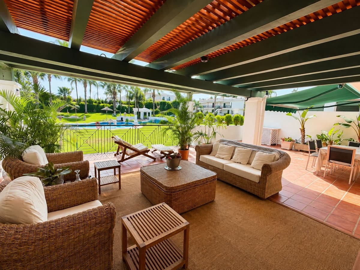 Apartamento de 2 habitaciones en Nueva Andalucia en venta - 570.000 € (Ref: 9987094)