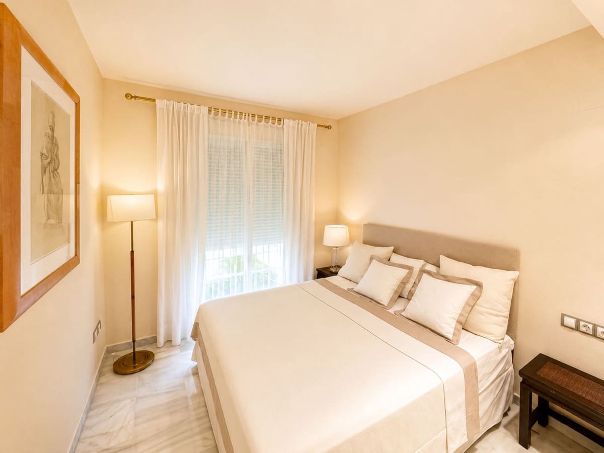 Apartamento de 2 habitaciones en Nueva Andalucia en venta - 570.000 € (Ref: 9987094)