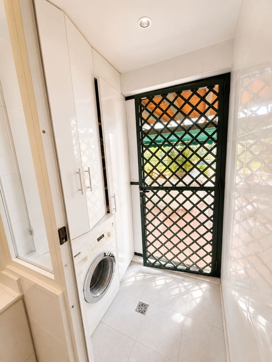 Apartamento de 2 habitaciones en Nueva Andalucia en venta - 570.000 € (Ref: 9987094)