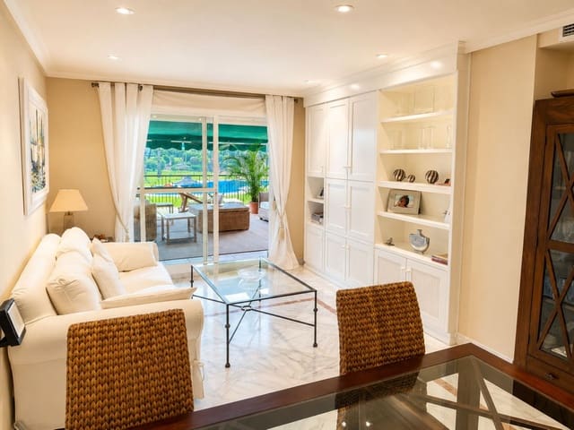 Apartamento de 2 habitaciones en Puerto Banus, Marbella en venta - 570.000 € (Ref: 9987094)