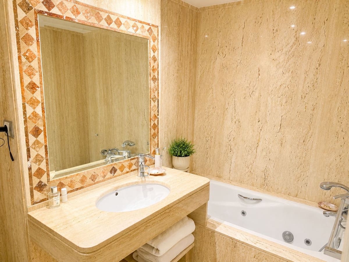 Apartamento de 2 habitaciones en Nueva Andalucia en venta - 570.000 € (Ref: 9987094)