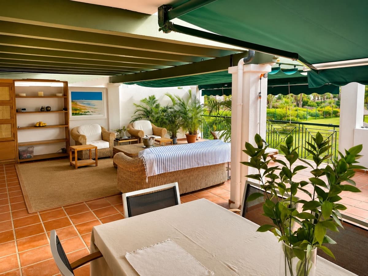 Apartamento de 2 habitaciones en Nueva Andalucia en venta - 570.000 € (Ref: 9987094)