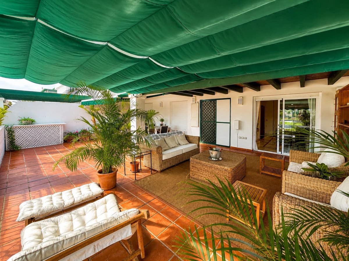 Apartamento de 2 habitaciones en Nueva Andalucia en venta - 570.000 € (Ref: 9987094)