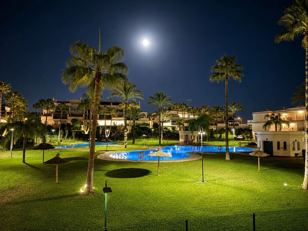 Apartamento de 2 habitaciones en Nueva Andalucia en venta - 570.000 € (Ref: 9987094)