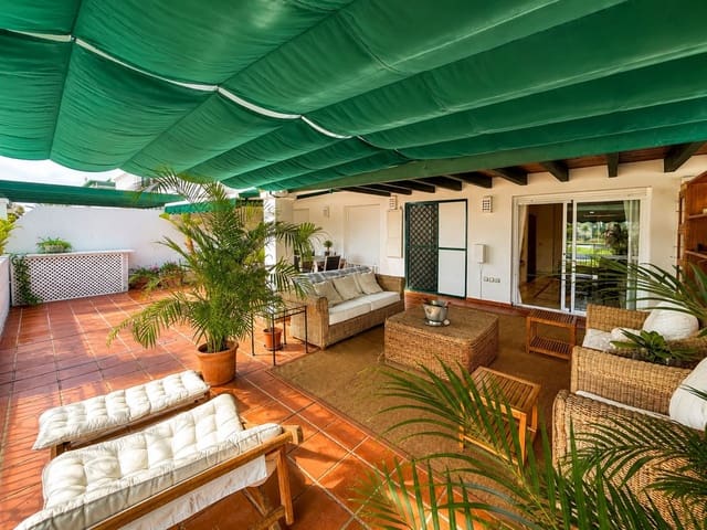 Apartamento de 2 habitaciones en Puerto Banus, Marbella en venta - 570.000 € (Ref: 9987094)
