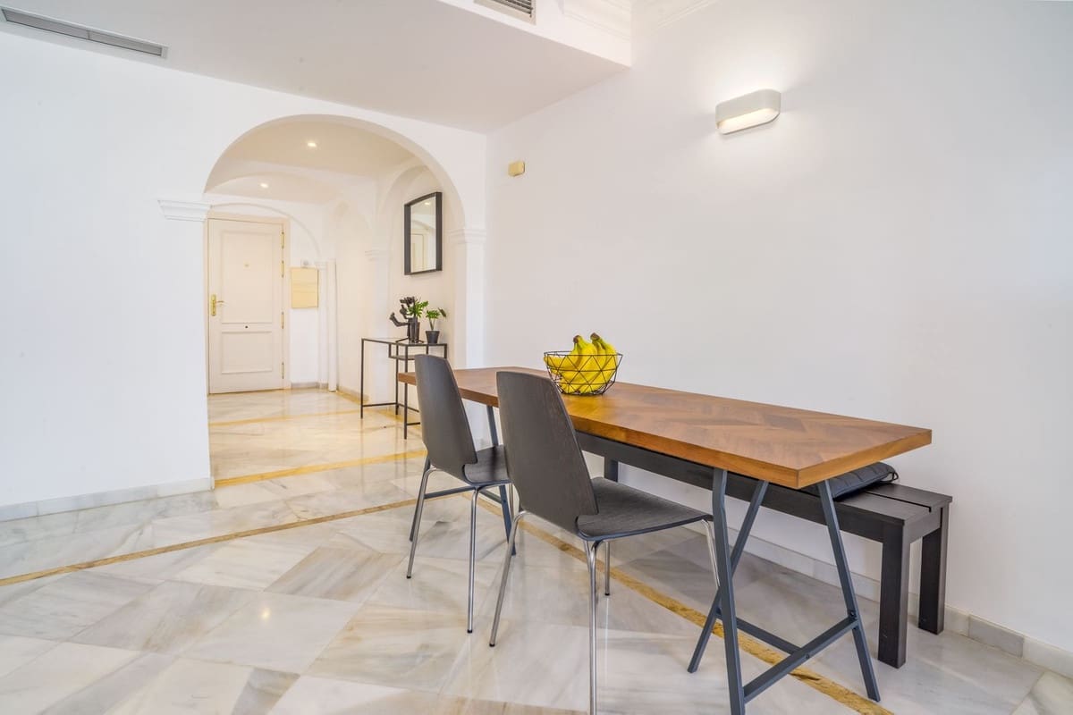 2 soverom Leilighet til salgs i Nueva Andalucia med svømmebasseng - € 595 000 (Ref: 9987095)
