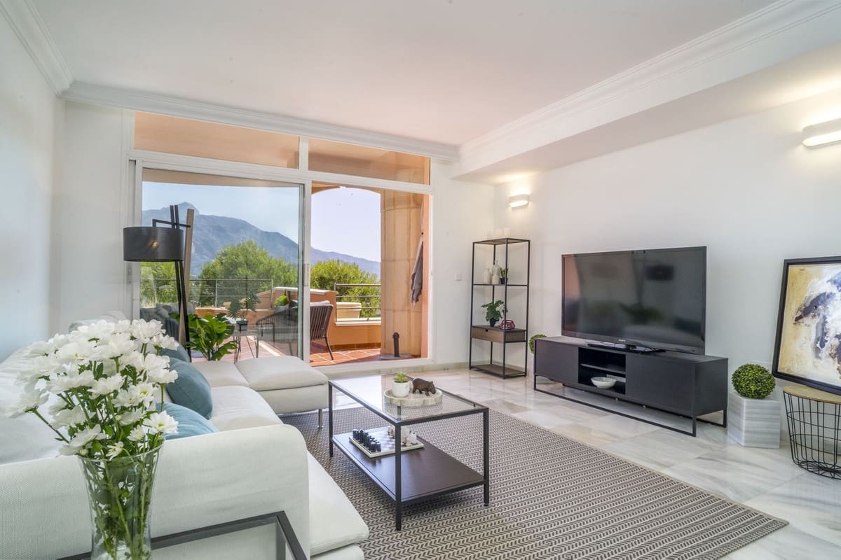 2 soverom Leilighet til salgs i Nueva Andalucia med svømmebasseng - € 595 000 (Ref: 9987095)